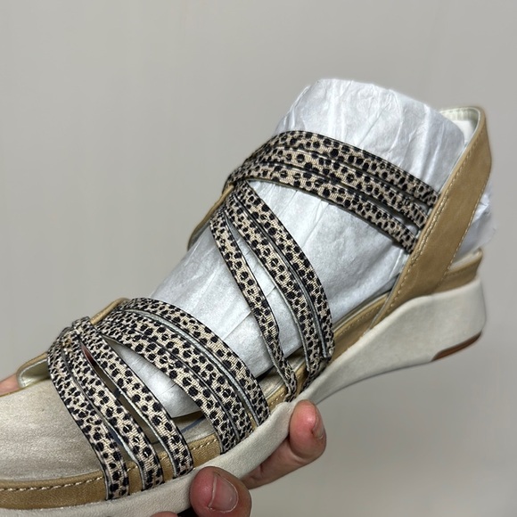 BareTraps Tan Sandals Stylish Comfort Strappy Design - Picture 13 of 16